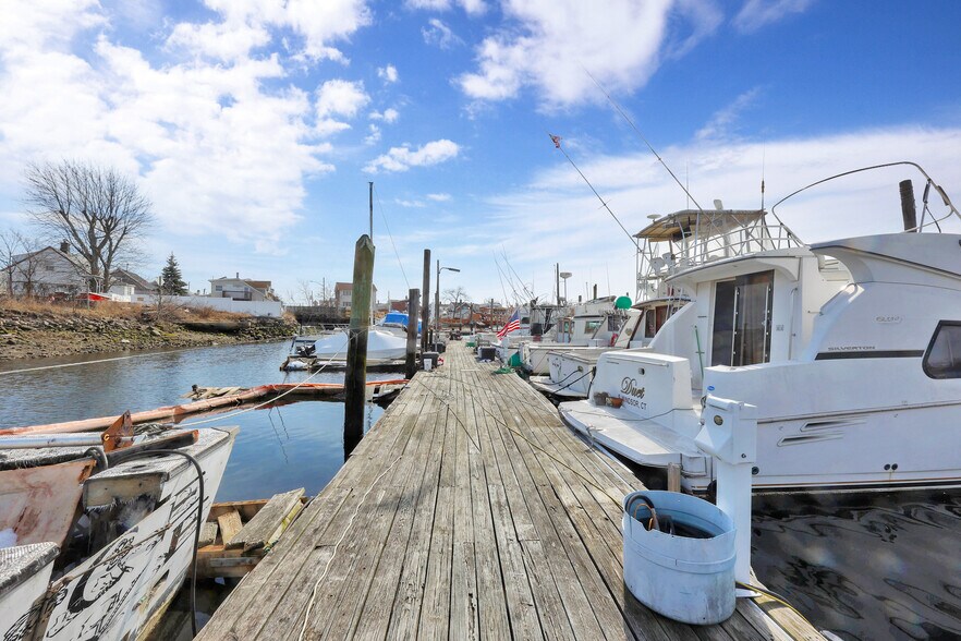 More Photos Of 82-84 Ebony Ct, Brooklyn Marina For Sale