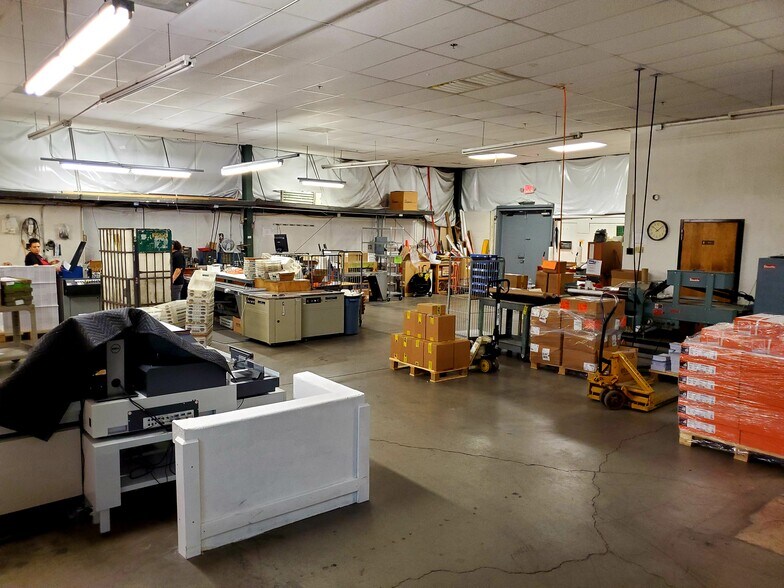 More Photos Of 2908 S Highland Dr, Las Vegas Warehouse For Lease