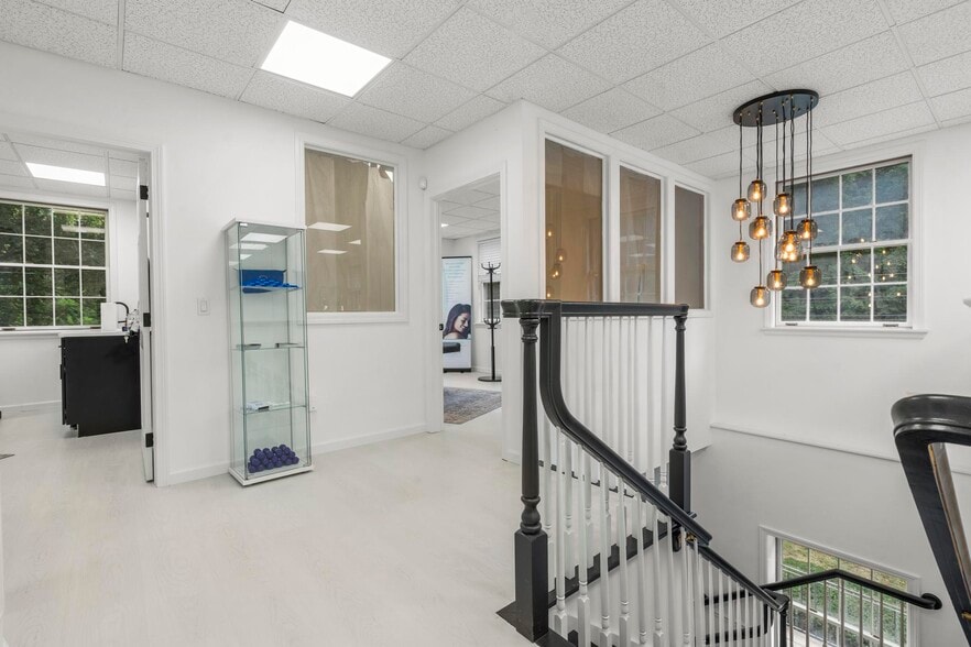 More Photos Of 276 Main St, Farmington Medical For Sale