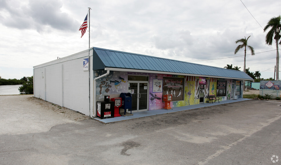 Primary Photo Of 4547 Pine Island Rd, Matlacha Storefront For Sale