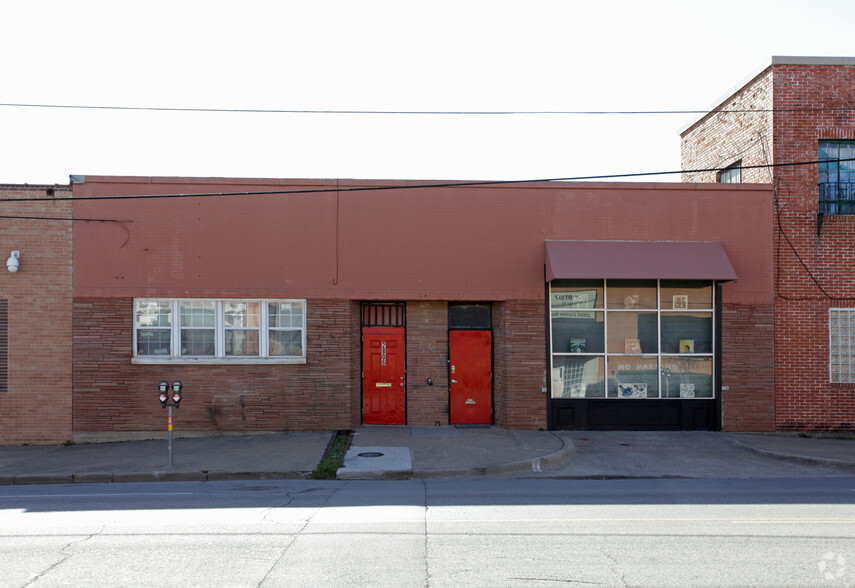 Primary Photo Of 2804-2806 Canton St, Dallas Light Manufacturing For Lease