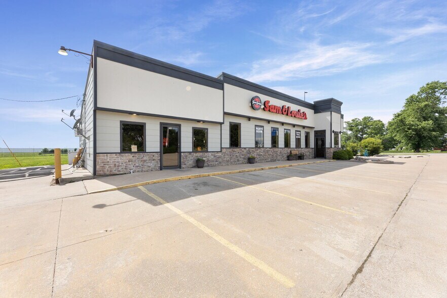 More Photos Of 2150 N State St, Iola Restaurant For Lease