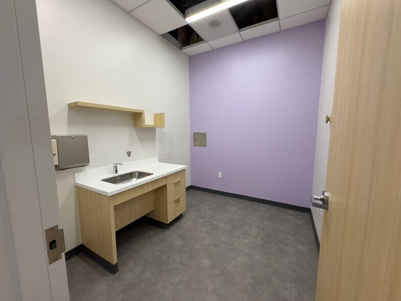 More Photos Of 8931-8947 W Atlantic Blvd, Coral Springs Unknown For Lease