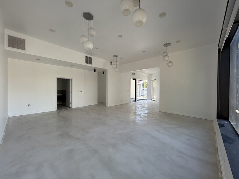 More Photos Of 12080 Ventura Pl, Studio City General Retail For Lease