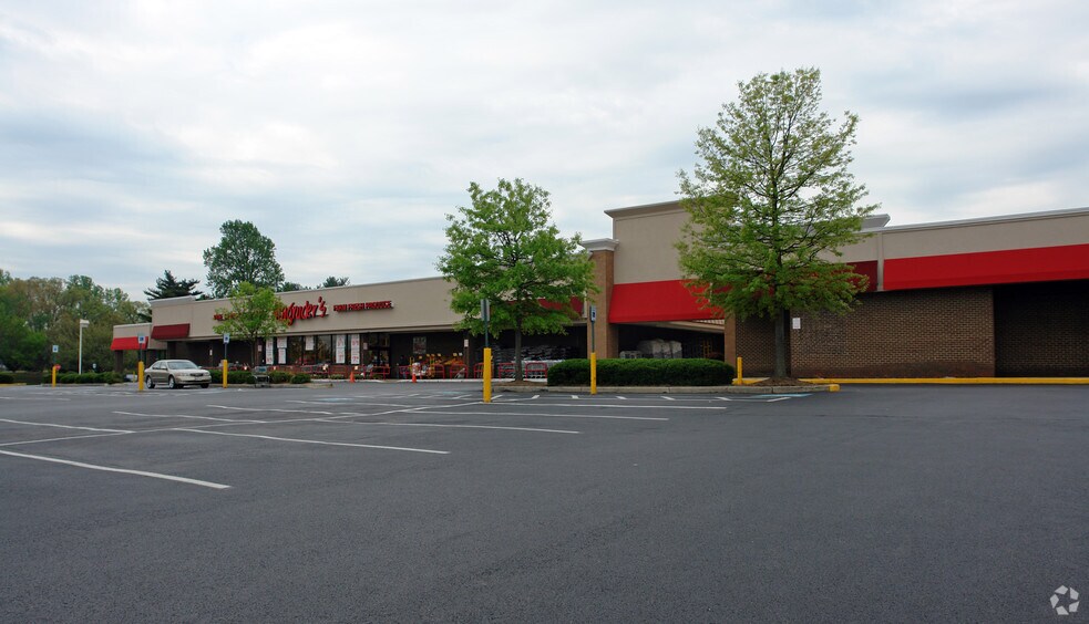 More Photos Of 15142 Frederick Rd, Rockville Unknown For Lease