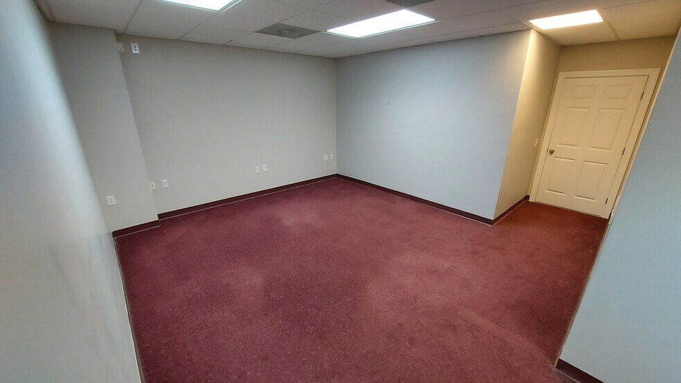 More Photos Of 1890 S Main St, Wake Forest Office For Lease