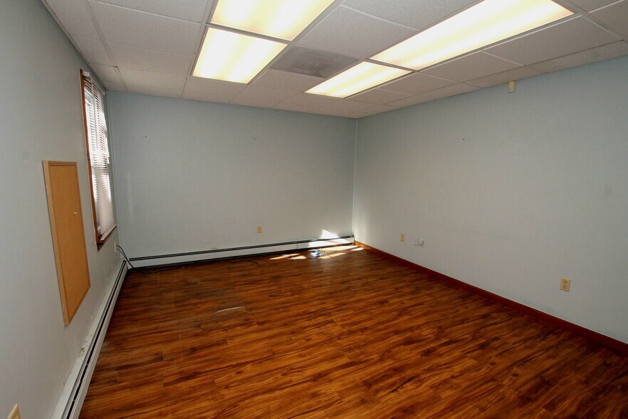 More Photos Of 9 Old Westminster Rd, Hubbardston Warehouse For Sale