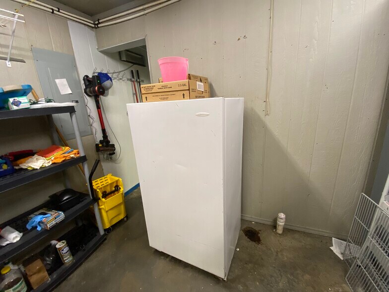 More Photos Of 215 S Washington Ave, Walnut Grove Restaurant For Sale