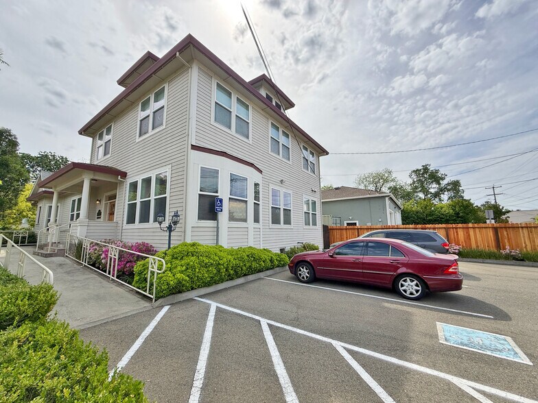More Photos Of 590 E St, Lincoln Office For Sale