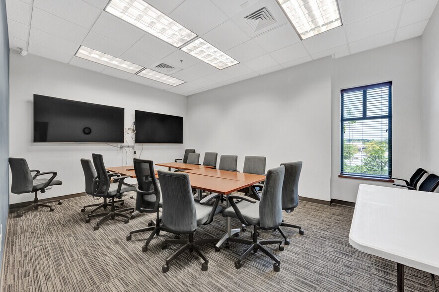 More Photos Of 4969 Centre Pointe Dr, North Charleston Office For Lease