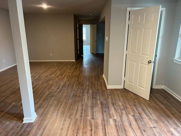 More Photos Of 409 W Main St, Whitesboro Apartments For Lease