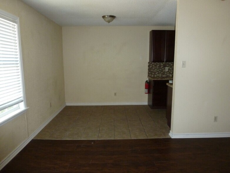 More Photos Of 803-805 Oran Cir, Bryan Apartments For Sale