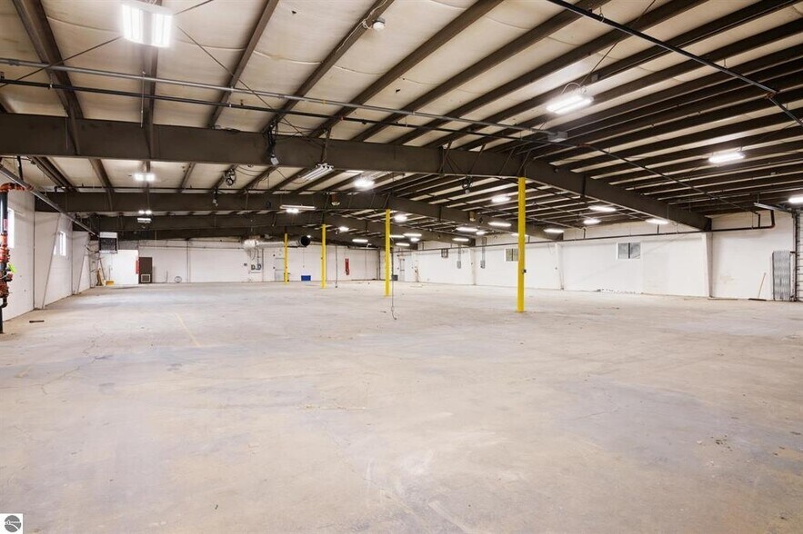 More Photos Of 926 Frisbie St, Cadillac Warehouse For Sale