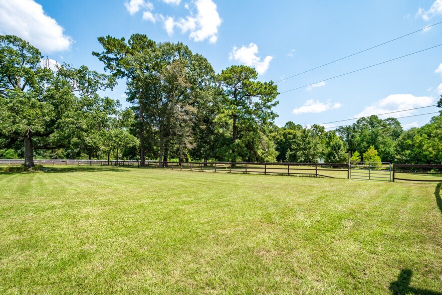 More Photos Of 16410 FM 1485 Rd, Conroe Veterinarian Kennel For Sale