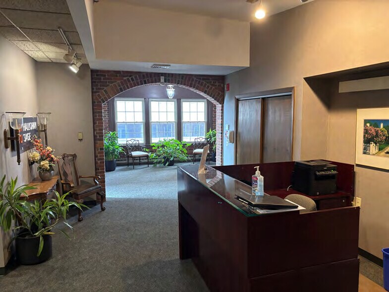More Photos Of 1380-1402 Main St, Springfield Office For Sale