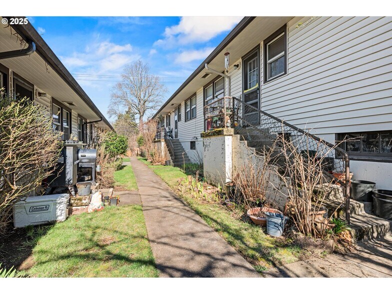 More Photos Of 5104 SE Clinton St, Portland Apartments For Sale