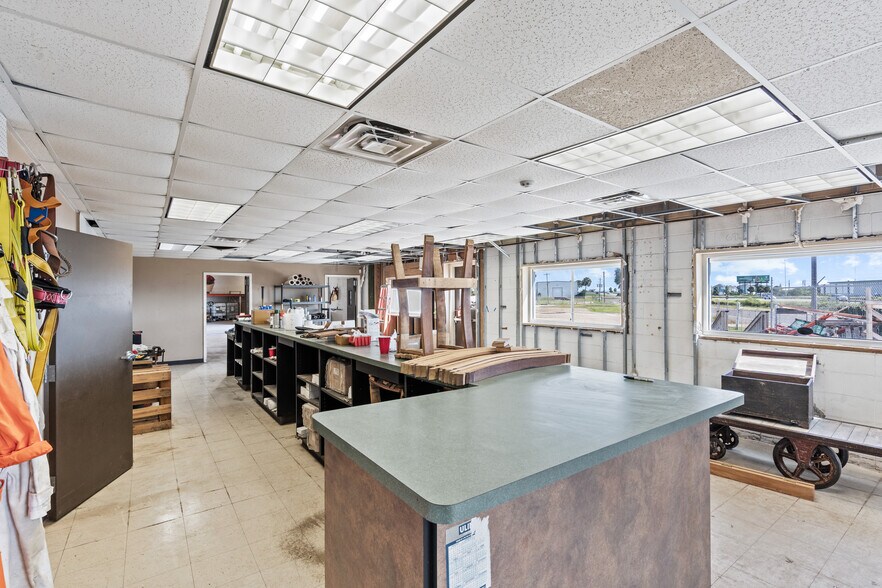 More Photos Of 8602 Broadway St, Galveston Warehouse For Sale