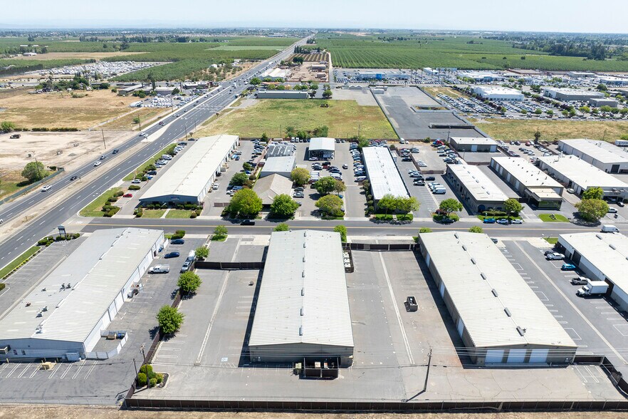 More Photos Of 4847 Stratos Way, Modesto Warehouse For Lease