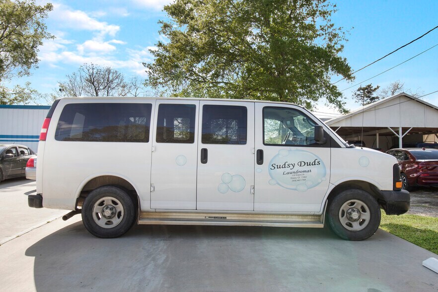 More Photos Of 118 Emory Sr, Trinity Distribution For Sale