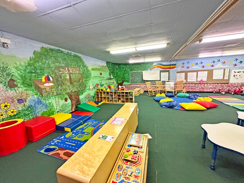 More Photos Of 215 N Court St, Rockford Religious Facility For Sale