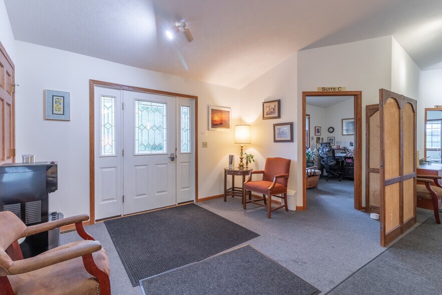 More Photos Of 375 N McClellan Ave, Marquette Office For Sale