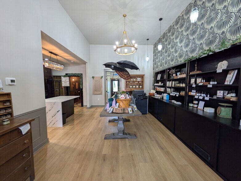 More Photos Of 106 NE 2nd St, Stuart Storefront For Sale