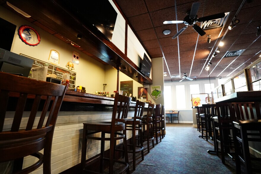 More Photos Of 101 Court Sq, Abbeville Restaurant For Sale