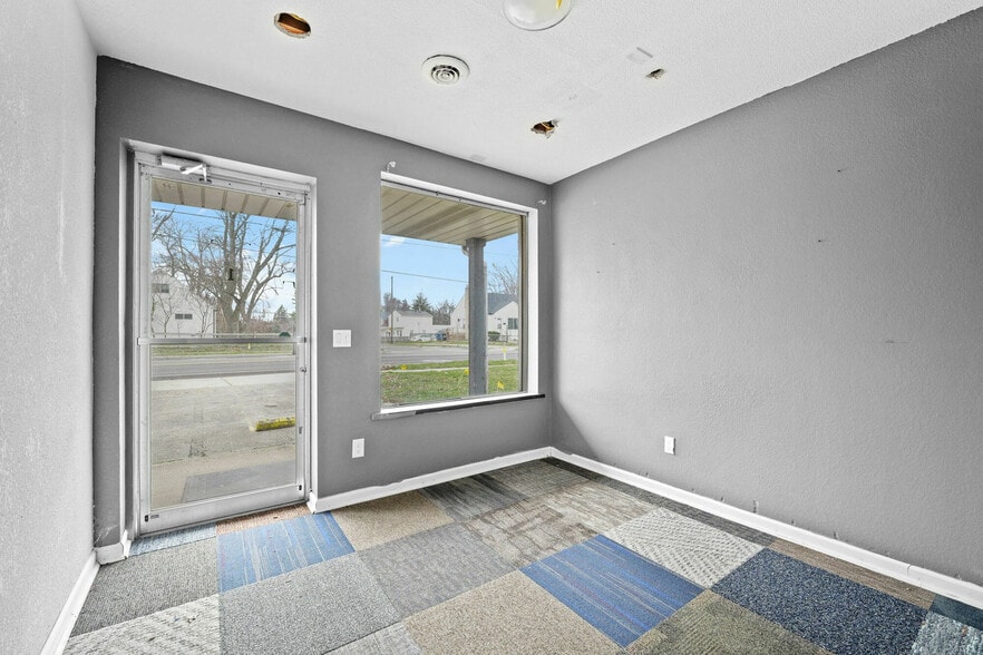 More Photos Of 5532 Douglas Rd, Toledo Storefront Retail Office For Sale