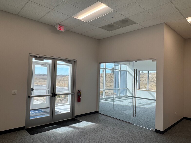 More Photos Of 975 Belle Ln, Bolingbrook Warehouse For Lease