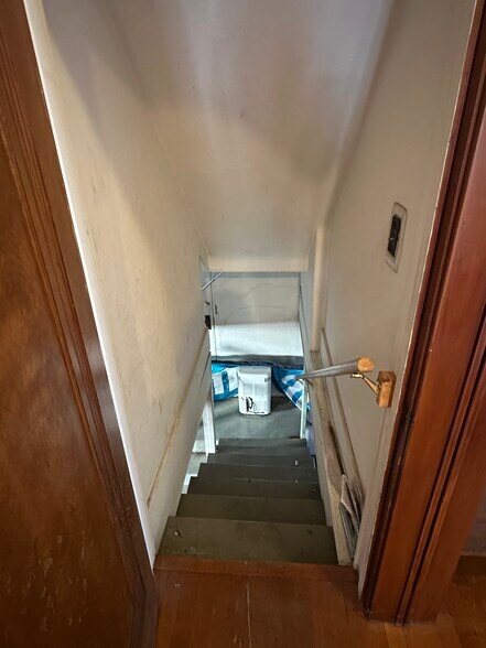 More Photos Of 9 Caulfield Ave, Camdenton Storefront Retail Office For Sale