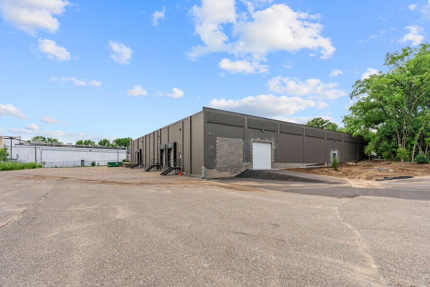 More Photos Of 3320 Terminal Dr, Saint Paul Distribution For Lease
