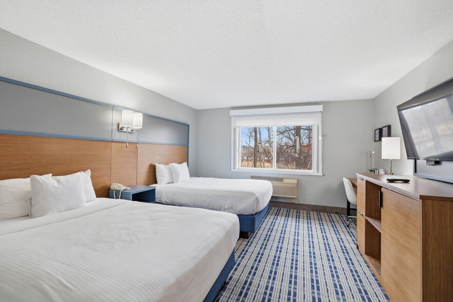 More Photos Of 4675 White Bear Pky, White Bear Lake Hotel For Sale