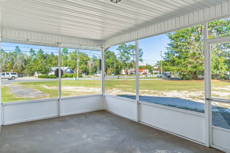 More Photos Of 1213 Main St, Chipley Office For Sale