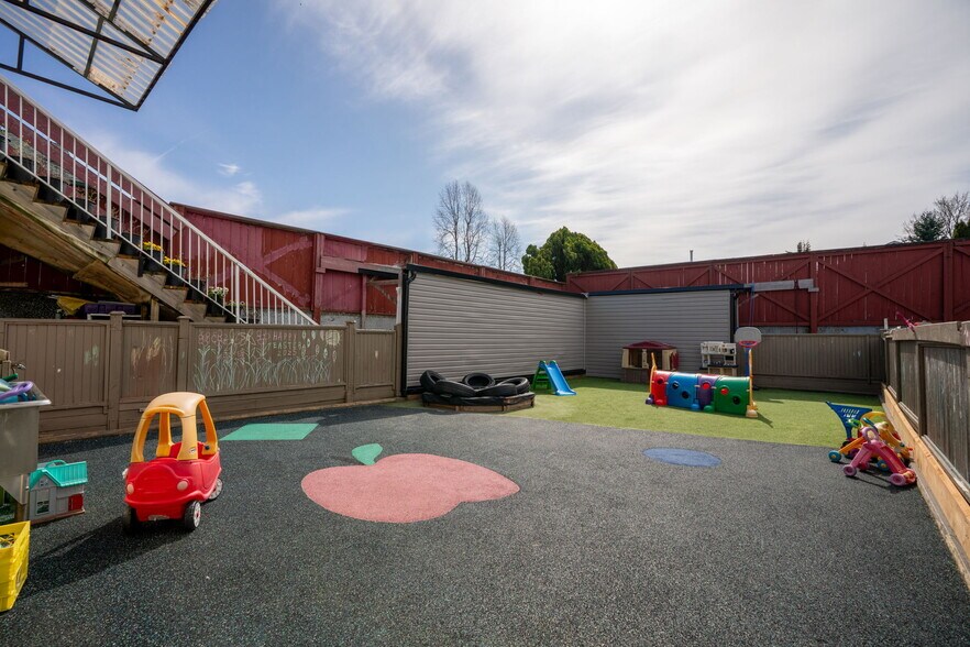 More Photos Of 32354 Marshall Rd, Abbotsford Freestanding For Sale