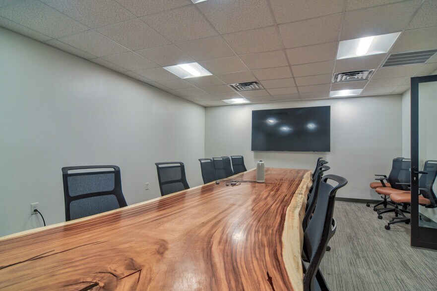 More Photos Of 12945 Seminole Blvd, Largo Unknown For Lease