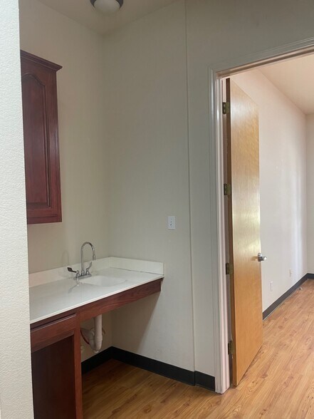 More Photos Of 251 N FM 1626, Buda Medical For Lease