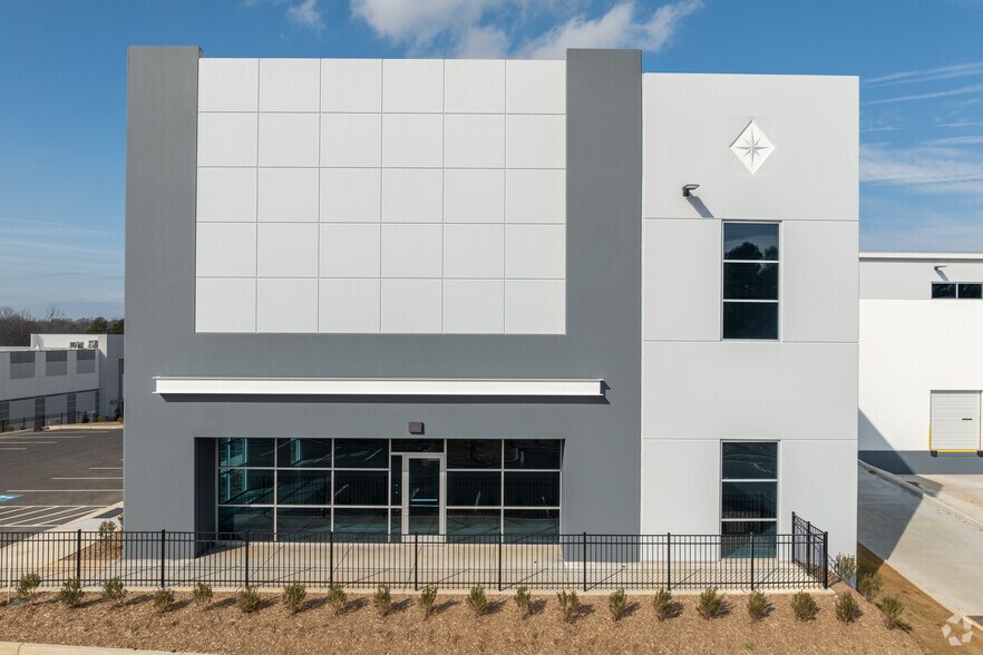 More Photos Of 517 Kings Ridge Dr, Fort Mill Distribution For Lease