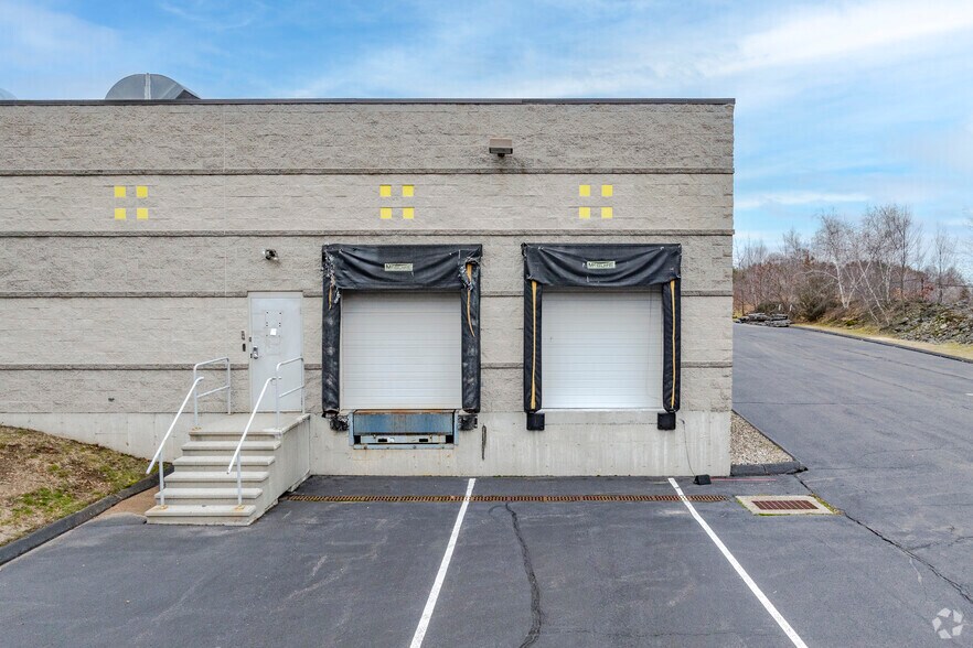 More Photos Of 50 Ivy Brook Rd, Shelton Unknown For Lease