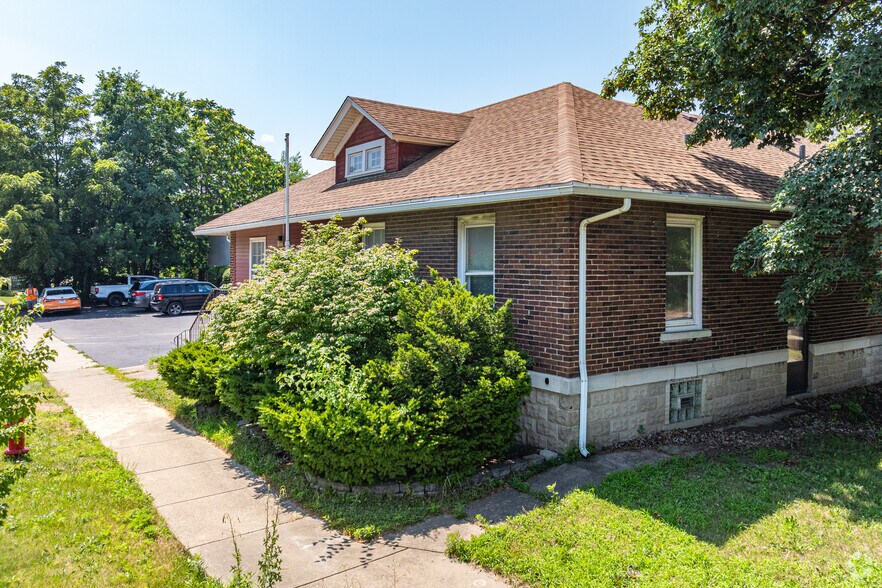 More Photos Of 23836 W Main St, Plainfield Office For Lease