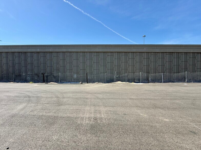 More Photos Of 2039 W Bonanza Rd, Las Vegas Flex For Lease