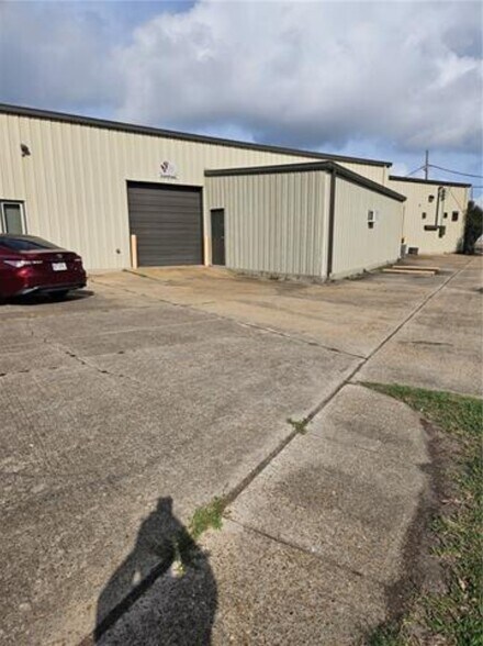 More Photos Of 4501 Zenith St, Metairie Service For Sale