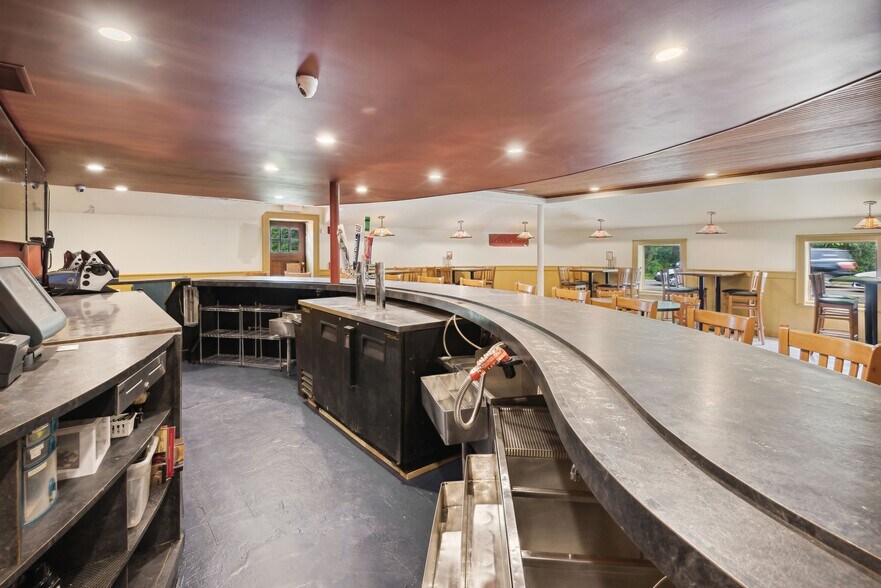 More Photos Of 2647 Montauk Hwy, Brookhaven Restaurant For Sale