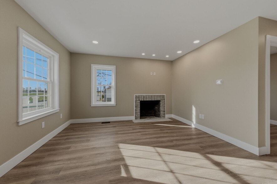 More Photos Of 2101 N Dupont Hwy, New Castle Freestanding For Sale