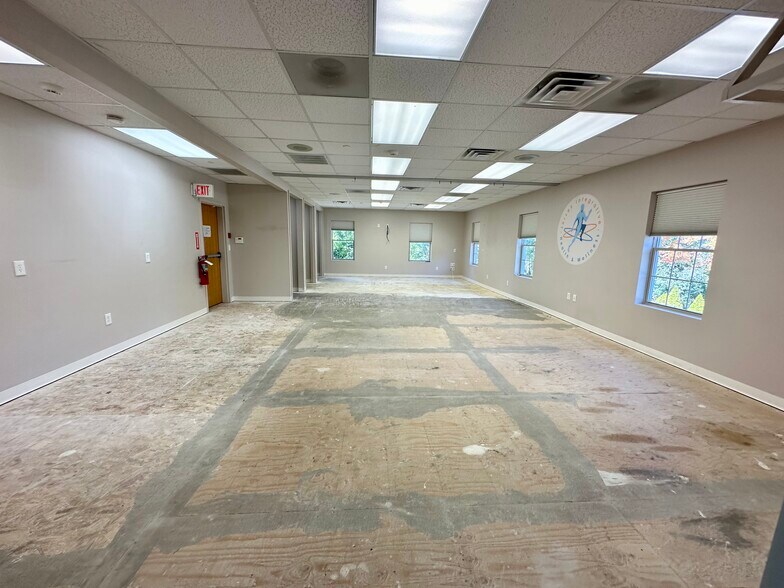 More Photos Of 901 State Rt 23 S, Pompton Plains Office For Lease
