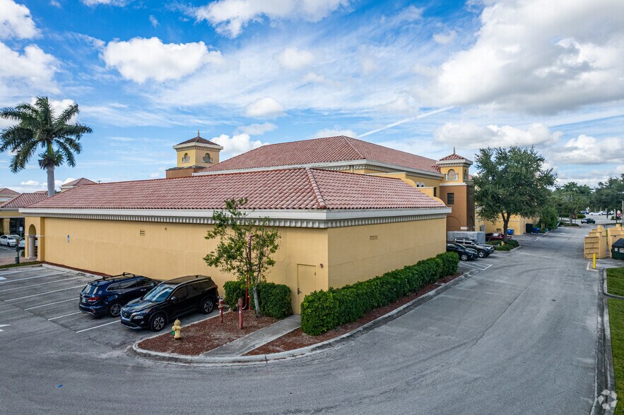 More Photos Of 2420-2500 Vanderbilt Beach Rd, Naples Unknown For Lease