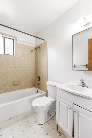 More Photos Of 14132 37th Ave S, Tukwila Apartments For Sale