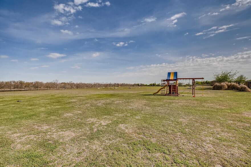 More Photos Of 7193 Old Talley Rd, San Antonio General Retail For Sale