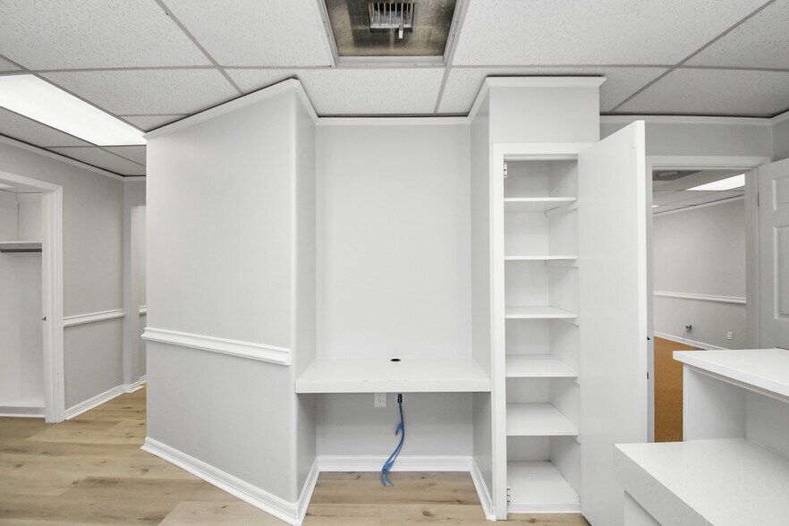 More Photos Of 703 Everett St, Conroe Office Residential For Sale