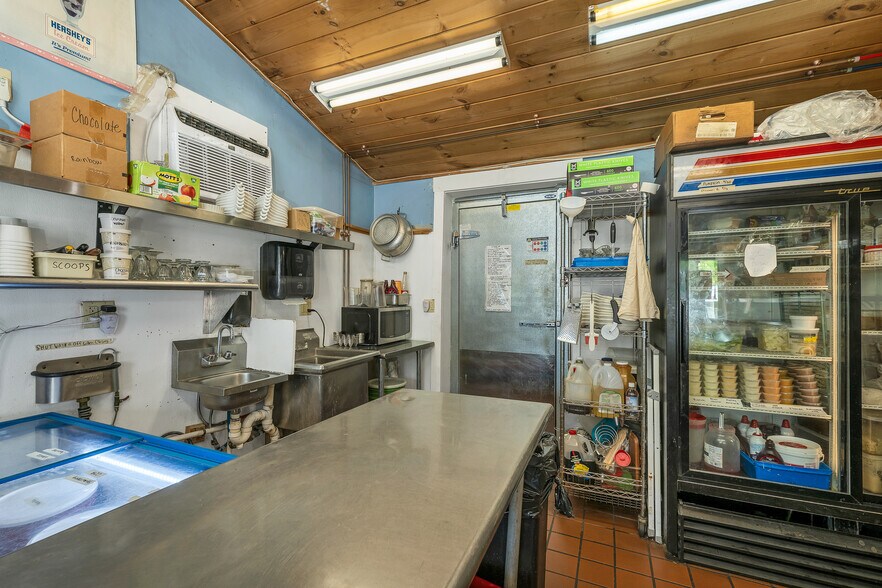 More Photos Of 40 Main St, Goffstown Restaurant For Sale