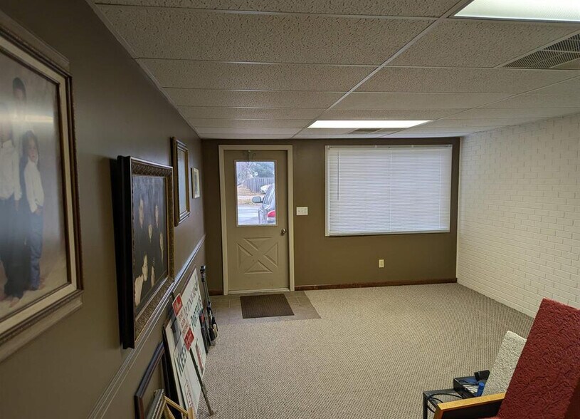 More Photos Of 533 W Main St, Princeville General Retail For Sale
